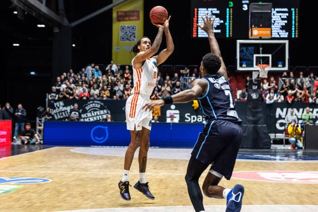 GER, BKT EuroCup, Saison 2025 2026, Niners Chemnitz - Turk Telekom Ankara. 04.12.2025, Messe, Chemnitz, GER, BKT EuroCup, Saison 2025 2026, Niners Chemnitz - Turk Telekom Ankara. Kevin Yebo (Niners Chemnitz, 0) Foto Alexander Trienitz Chemnitz Messe Sachsen Deutschland