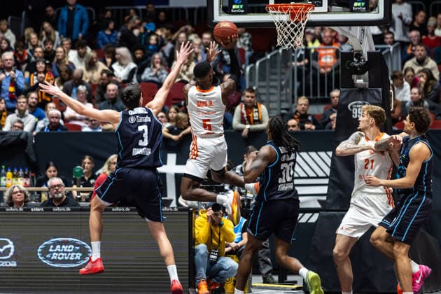 GER, BKT EuroCup, Saison 2025 2026, Niners Chemnitz - Turk Telekom Ankara. 04.12.2025, Messe, Chemnitz, GER, BKT EuroCup, Saison 2025 2026, Niners Chemnitz - Turk Telekom Ankara. Corey Davis Jr. (Niners Chemnitz, 5) Foto Alexander Trienitz Chemnitz Messe Sachsen Deutschland