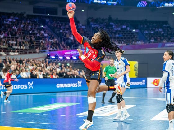 Lyndie Tchaptchet Defo (Spanien, 68) kommt frei zum Wurf, Spanien vs. Island, Handball, Weltmeisterschaft, Frauen, Spielzeit 2025 2026, 04.12.2025, Spanien vs. Island, Handball, Weltmeisterschaft, Frauen, Spielzeit 2025 2026, 04.12.2025 Dortmund Copyright: xEibner-Pressefoto MichaelxSchmidx EP_MST