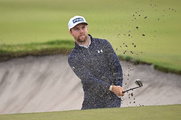 GOLF AUSTRALIAN OPEN, Rasmus Neergaard-Petersen of Denmark plays a shot on the 18th hole in round two of the Australian Open Golf tournament at the Royal Melbourne Golf Club in Melbourne, Friday, December 5, 2025. ( NO ARCHIVING, EDITORIAL USE ONLY MELBOURNE VICTORIA AUSTRALIA  Copyright: xJAMESxROSSx 20251205192663535775