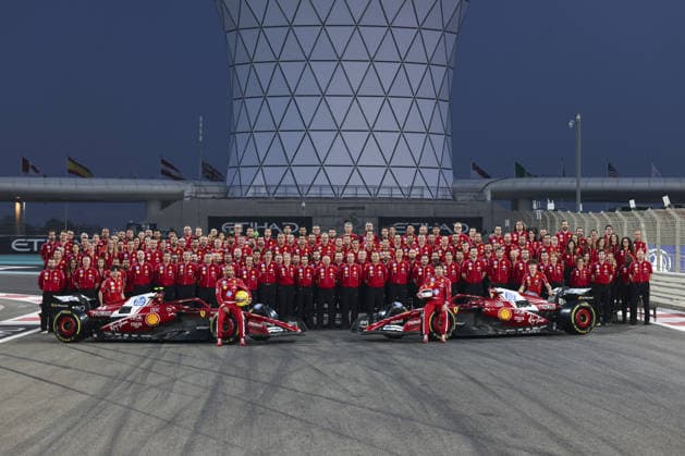 ABU DHABI, UNITED ARAB EMIRATES - DECEMBER 4: Scuderia Ferrari?s group photo during previews ahead of the F1 Grand Prix of Abu Dhabi at Yas Marina Circuit on December 4, 2025 in Abu Dhabi, United Arab Emirates. (Photo by Paddocker) Copyright: xQIANxJUNxMotorsportxMedia Paddocx Sportspressphoto_SPR70138