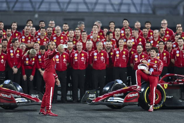 ABU DHABI, UNITED ARAB EMIRATES - DECEMBER 4: Lewis Hamilton of Great Britain and Scuderia Ferrari takes selfies with his team during previews ahead of the F1 Grand Prix of Abu Dhabi at Yas Marina Circuit on December 4, 2025 in Abu Dhabi, United Arab Emirates. (Photo by Paddocker) Copyright: xQIANxJUNxMotorsportxMedia Paddocx Sportspressphoto_SPR70142