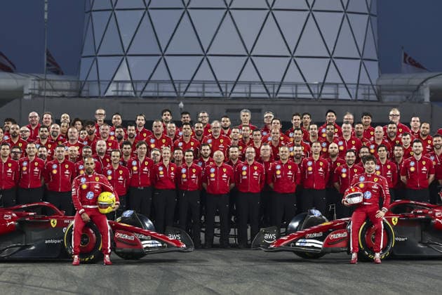 ABU DHABI, UNITED ARAB EMIRATES - DECEMBER 4: Scuderia Ferrari?s group photo during previews ahead of the F1 Grand Prix of Abu Dhabi at Yas Marina Circuit on December 4, 2025 in Abu Dhabi, United Arab Emirates. (Photo by Paddocker) Copyright: xQIANxJUNxMotorsportxMedia Paddocx Sportspressphoto_SPR70158