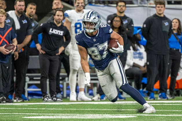 DETROIT, MI - DECEMBER 04: Dallas Cowboys TE Jake Ferguson (87) runs after a catch during the game between Dallas Cowboys and Detroit Lions on December 4, 2025 at Ford Field in Detroit, MI ( CSM) Detroit United States - ZUMAc04_ 20251204_zma_c04_005 Copyright: xAllanxDranbergx