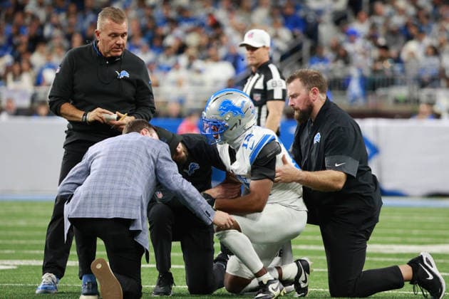 Dallas Cowboys vs Detroit Lions DETROIT,MICHIGAN-DECEMBER 4: Detroit Lions safety Thomas Harper 12 is checked for injury during the first half of an NFL, American Football Herren, USA football game between the Dallas Cowboys and the Detroit Lions in Detroit, Michigan USA, on Thursday, December 4, 2025 Detroit Michigan United States  Copyright: xJorgexLemusx originalFilename:lemus-dallasco251204_npml1.jpg