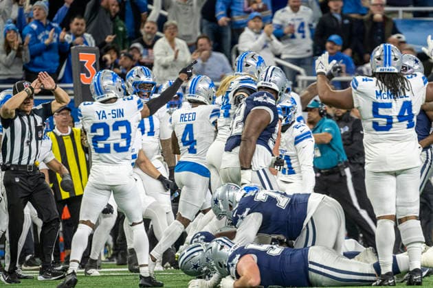 DETROIT, MI - DECEMBER 04: Detroit Lions defensive players celebrate gathering up a fumble during the game between Dallas Cowboys and Detroit Lions on December 4, 2025 at Ford Field in Detroit, MI ( CSM) Detroit United States - ZUMAc04_ 20251204_zma_c04_012 Copyright: xAllanxDranbergx