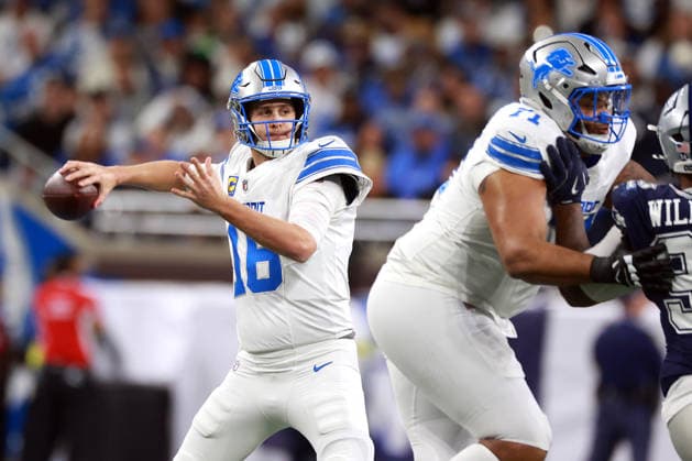 Dallas Cowboys vs Detroit Lions DETROIT,MICHIGAN-December4: Quarterback Jared Goff (16) of the Detroit Lions passes the ball during an NFL, American Football Herren, USA football game between the Dallas Cowboys and the Detroit Lions in Detroit, Michigan USA, on Thursday, December 4, 2025. Detroit Michigan United States  Copyright: xAmyxLemusx originalFilename:lemus-dallasco251204_npB1a.jpg