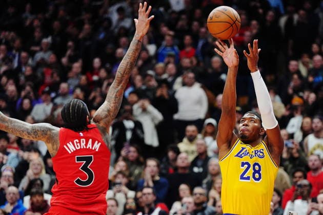 December 4, 2025, Toronto, On, Canada: Los Angeles Lakers Rui Hachimura (28) shoots the game-winning basket over Toronto Raptors Brandon Ingram (3) during second half NBA, Basketball Herren, USA basketball action in Toronto on Thursday, Dec. 4, 2025. Canada News - December 4, 2025  - ZUMAc35_ 20251204_zaf_c35_158 Copyright: xFrankxGunnx