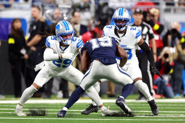 Dallas Cowboys vs Detroit Lions DETROIT,MICHIGAN-December4: Cornerback Avonte Maddox (29) of the Detroit Lions blocks wide receiver Ryan Flournoy (19) of the Dallas Cowboys during an NFL, American Football Herren, USA football game between the Dallas Cowboys and the Detroit Lions in Detroit, Michigan USA, on Thursday, December 4, 2025. Detroit Michigan United States  Copyright: xAmyxLemusx originalFilename:lemus-dallasco251204_np2Hy.jpg