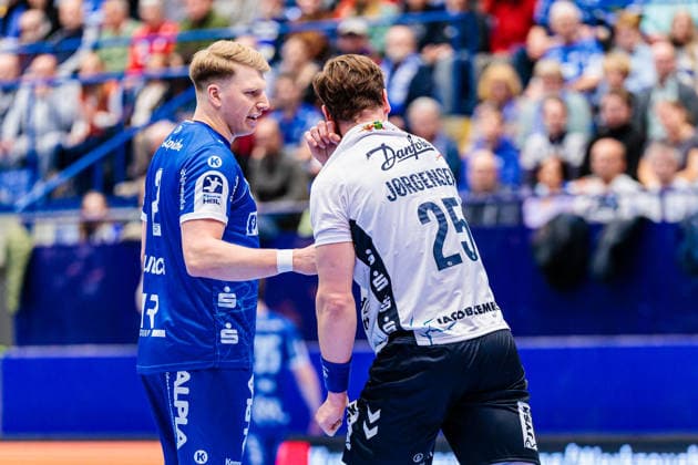 v.l. Lukas Hutecek (TBV Lemgo Lippe, 02), Lukas Jorgensen (SG Flensburg-Handewitt, 25) GER, TBV Lemgo Lippe vs. SG Flensburg-Handewitt, Handball, 1. Bundesliga, 15. Spieltag, Spielzeit 2025 2026, 04.12.2025 GER, TBV Lemgo Lippe vs. SG Flensburg-Handewitt, Handball, 1. Bundesliga, 15. Spieltag, Spielzeit 2025 2026, 04.12.2025 Lemgo Copyright: xEibner-Pressefoto JanxRollingerx EP_JSK