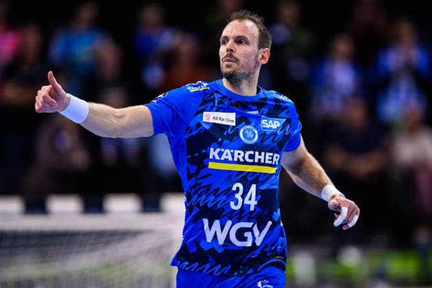 TVB Stuttgart - HSG Wetzlar Handball: 1. Bundesliga, Herren, Saison 2025 2026, TVB Stuttgart - HSG Wetzlar, Porsche Arena. Stuttgarts Kai Häfner gestikuliert. Stuttgart Porsche Arena Baden-Württemberg Deutschland