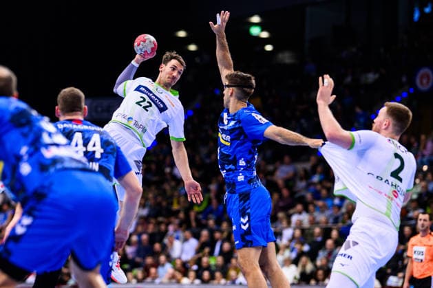 TVB Stuttgart - HSG Wetzlar Handball: 1. Bundesliga, Herren, Saison 2025 2026, TVB Stuttgart - HSG Wetzlar, Porsche Arena. Wetzlars Jona Schoch in Aktion. Stuttgart Porsche Arena Baden-Württemberg Deutschland
