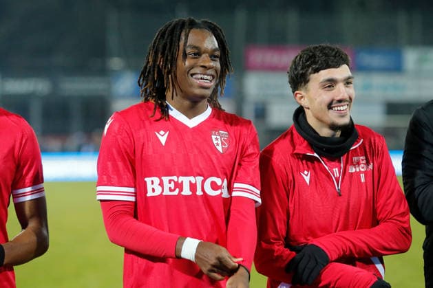 Cup 1 8 Final FC Aarau - FC Sion Schlussjubel Winsley Boteli (FC Sion) 04.12.2025 Stadion Bruegglifeld Aarau, SCHWEIZ, Saison 2025 2026 Herren Fussball Schweizer Cup 1 8 Final FC Aarau - FC Sion Schlussjubel Winsley Boteli - Theo Bouchlarhem (FC Sion)