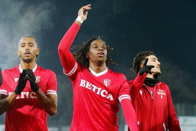 Cup 1 8 Final FC Aarau - FC Sion Schlussjubel Winsley Boteli (FC Sion) 04.12.2025 Stadion Bruegglifeld Aarau, SCHWEIZ, Saison 2025 2026 Herren Fussball Schweizer Cup 1 8 Final FC Aarau - FC Sion Schlussjubel Winsley Boteli - Theo Bouchlarhem (FC Sion)