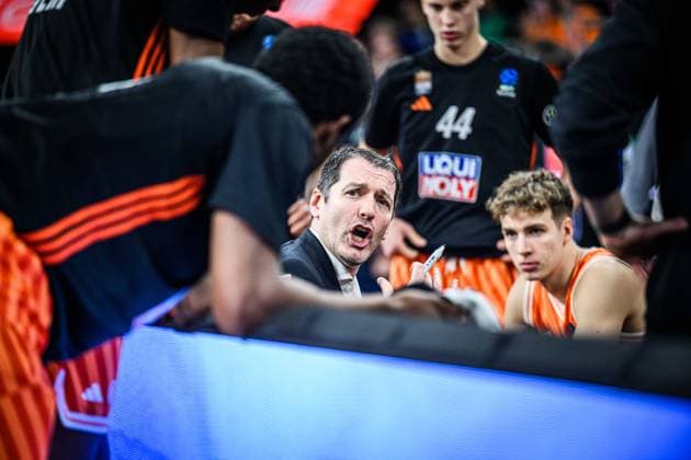 Head Coach Ty Harrelson (ratiopharm ulm) Time out during the Basketball Eurocup match between ratiopharm ulm and Dolomiti Energia Trento at ratiopharm Arena on December 4, 2025 in Neu-Ulm, Germany. (Photo by Harry Langer DeFodi Images)