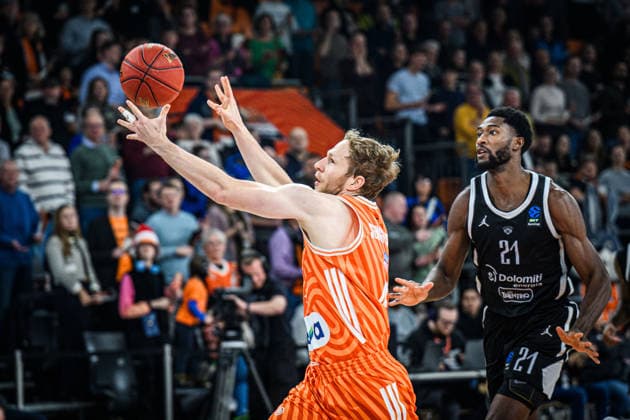 Christian Sengfelder (ratiopharm ulm) und Selom Mawugbe (Dolomiti Energia Trento) battle for the ball during the Basketball Eurocup match between ratiopharm ulm and Dolomiti Energia Trento at ratiopharm Arena on December 4, 2025 in Neu-Ulm, Germany. (Photo by Harry Langer DeFodi Images)