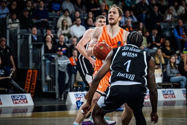 Christian Sengfelder (ratiopharm ulm) und DJ Steward (Dolomiti Energia Trento) battle for the ball during the Basketball Eurocup match between ratiopharm ulm and Dolomiti Energia Trento at ratiopharm Arena on December 4, 2025 in Neu-Ulm, Germany. (Photo by Harry Langer DeFodi Images)