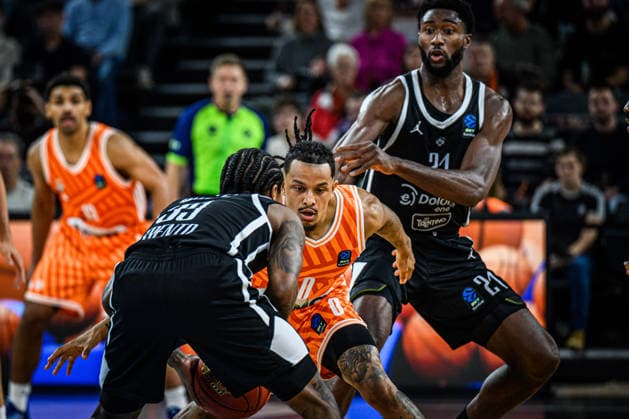 Khalif Battle (Dolomiti Energia Trento), Nelson Weidemann (ratiopharm ulm) und Selom Mawugbe (Dolomiti Energia Trento) battle for the ball during the Basketball Eurocup match between ratiopharm ulm and Dolomiti Energia Trento at ratiopharm Arena on December 4, 2025 in Neu-Ulm, Germany. (Photo by Harry Langer DeFodi Images)