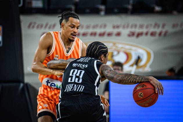 Nelson Weidemann (ratiopharm ulm) und Khalif Battle (Dolomiti Energia Trento) battle for the ball during the Basketball Eurocup match between ratiopharm ulm and Dolomiti Energia Trento at ratiopharm Arena on December 4, 2025 in Neu-Ulm, Germany. (Photo by Harry Langer DeFodi Images)