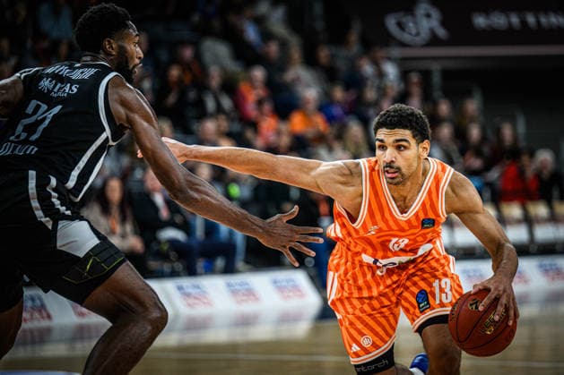 Selom Mawugbe (Dolomiti Energia Trento) und Mark Smith (ratiopharm ulm) battle for the ball during the Basketball Eurocup match between ratiopharm ulm and Dolomiti Energia Trento at ratiopharm Arena on December 4, 2025 in Neu-Ulm, Germany. (Photo by Harry Langer DeFodi Images)