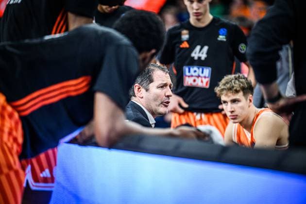 Head Coach Ty Harrelson (ratiopharm ulm) Time out during the Basketball Eurocup match between ratiopharm ulm and Dolomiti Energia Trento at ratiopharm Arena on December 4, 2025 in Neu-Ulm, Germany. (Photo by Harry Langer DeFodi Images)