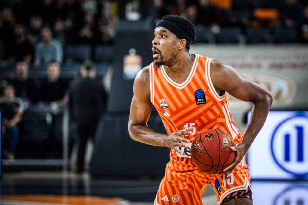 Justin Simon (ratiopharm ulm) controls the Ball during the Basketball Eurocup match between ratiopharm ulm and Dolomiti Energia Trento at ratiopharm Arena on December 4, 2025 in Neu-Ulm, Germany. (Photo by Harry Langer DeFodi Images)
