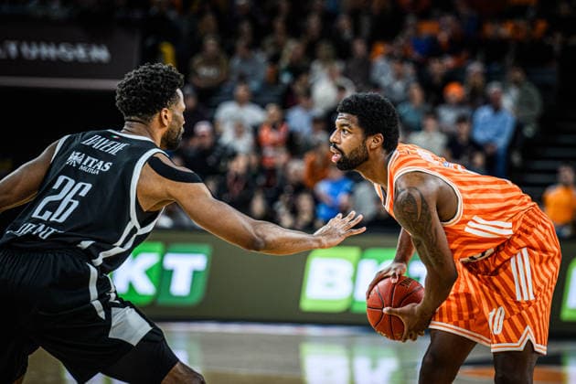Jordan Bayehe (Dolomiti Energia Trento) und Malik Osborne (ratiopharm ulm) battle for the ball during the Basketball Eurocup match between ratiopharm ulm and Dolomiti Energia Trento at ratiopharm Arena on December 4, 2025 in Neu-Ulm, Germany. (Photo by Harry Langer DeFodi Images)