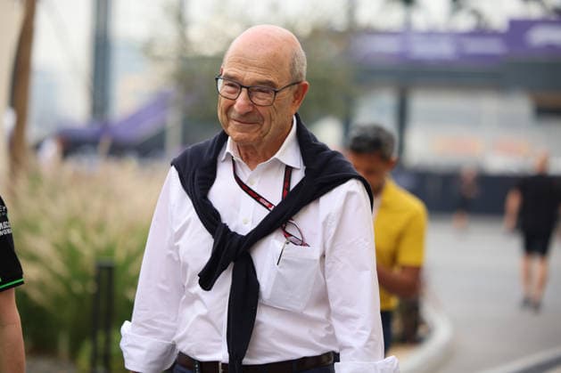 Peter Sauber (CEO Sauber), ARE, Formel 1 Weltmeisterschaft, Abu Dhabi Grand Prix, Yas Marina Circuit, Friday, 05.12.2025 ARE, Formel 1 Weltmeisterschaft, Abu Dhabi Grand Prix, Vereinigte Arabische Emirate, Yas Marina Circuit, 05.12.2025 Abu Dhabi Copyright: xEibner-Pressefoto AnnikaxGrafx EP_AGF