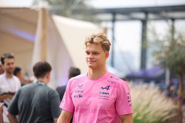 Paul Aron (BWT Alpine F1 Team, Ersatzfahrer) , ARE, Formel 1 Weltmeisterschaft, Abu Dhabi Grand Prix, Yas Marina Circuit, Friday, 05.12.2025 ARE, Formel 1 Weltmeisterschaft, Abu Dhabi Grand Prix, Vereinigte Arabische Emirate, Yas Marina Circuit, 05.12.2025 Abu Dhabi Copyright: xEibner-Pressefoto AnnikaxGrafx EP_AGF