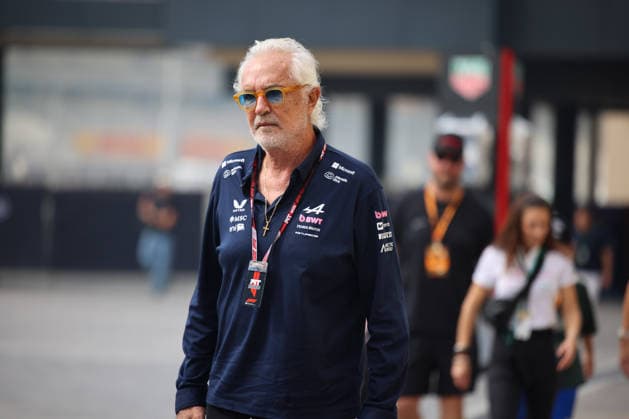 Flavio Briatore (Teamchef, BWT Alpine Formula One Team) , ARE, Formel 1 Weltmeisterschaft, Abu Dhabi Grand Prix, Yas Marina Circuit, Friday, 05.12.2025 ARE, Formel 1 Weltmeisterschaft, Abu Dhabi Grand Prix, Vereinigte Arabische Emirate, Yas Marina Circuit, 05.12.2025 Abu Dhabi Copyright: xEibner-Pressefoto AnnikaxGrafx EP_AGF