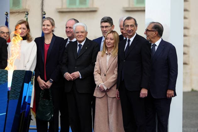 GIOCHI OLIMPICI - Olimpiadi Invernali Milano-Cortina 2026 - Olympic Torch Relay Inauguration Ceremony Rome, Italy - December 5, 2025: Group photo in front of the grill, present: Luca Zaia, Beppe Sala, Laura Mattarella, Kirsty Coventry, Sergio Mattarella, Giorgia Meloni, La Russa. At the Quirinale Palace, President Sergio Mattarella and Prime Minister Giorgia Meloni inaugurated the Milan Cortina 2026 Olympic Torch Relay, officially launching the countdown to Italy s Winter games, Winterspiele,Spiele, Summer games The ceremony highlighted tradition, national pride, and the global meaning of the Olympic flame. Roma Italy  Copyright: xIPAxSport ABACAx