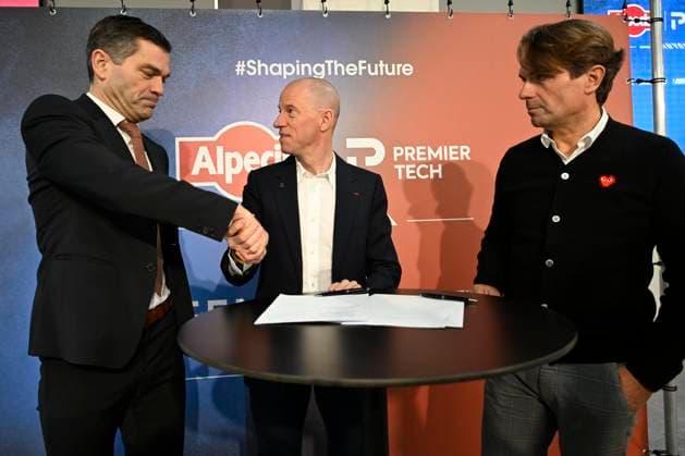 PC announcing Alpecin - Premier Tech - 05 12 2025 ANTWERPEN, BELGIUM - DECEMBER 05 : Roodhooft Christoph (BEL) Sports Director of Alpecin-Deceuninck, Roodhooft Philip (BEL) General manager of Alpecin-Deceuninck and Belanger Jean, President of Premier Tech talking to the press during a press conference, PK, Pressekonferenz announcing Premier Tech as new partner and transfer news in the Crelan - headquarters Antwerpen on December 05, 2025 in Antwerpen, Belgium, 05 12 2025 Antwerpen Belgium  Copyright: xNicoxVereeckenx