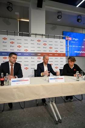 PC announcing Alpecin - Premier Tech - 05 12 2025 ANTWERPEN, BELGIUM - DECEMBER 05 : Roodhooft Christoph (BEL) Sports Director of Alpecin-Deceuninck, Roodhooft Philip (BEL) General manager of Alpecin-Deceuninck and Belanger Jean, President of Premier Tech talking to the press during a press conference, PK, Pressekonferenz announcing Premier Tech as new partner and transfer news in the Crelan - headquarters Antwerpen on December 05, 2025 in Antwerpen, Belgium, 05 12 2025 Antwerpen Belgium  Copyright: xNicoxVereeckenx