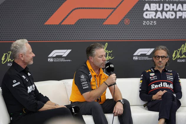 05.12.2025, Yas Marina Circuit, Abu Dhabi, Formula 1 Etihad Airways Abu Dhabi Grand Prix 2025 , im Bild Teamchef Jonathan Wheatley (Alfa Romeo F1 Team Stake), Geschäftsführer Zak Brown (McLaren Formula 1 Team), Teamchef Laurent Mekies (Oracle Red Bull Racing) (Photo by Hasan Bratic DeFodi Images)