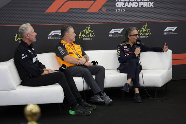 05.12.2025, Yas Marina Circuit, Abu Dhabi, Formula 1 Etihad Airways Abu Dhabi Grand Prix 2025 , im Bild Teamchef Jonathan Wheatley (Alfa Romeo F1 Team Stake), Geschäftsführer Zak Brown (McLaren Formula 1 Team), Teamchef Laurent Mekies (Oracle Red Bull Racing) (Photo by Hasan Bratic DeFodi Images)