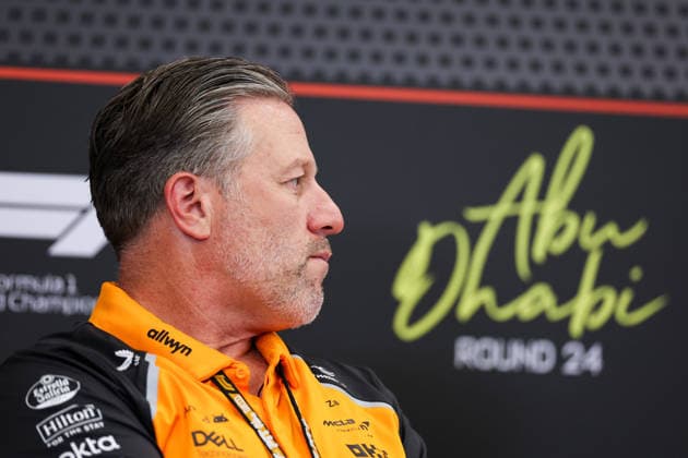 Zak Brown, Chief Executive Officer of McLaren , Practice, F1 Grand Prix of Abu Dhabi, am 05. December 2025 in Abu Dhabi, United Arab Emirates. (Foto von Diogo Cardoso DeFodi Images) Zak Brown, Chief Executive Officer of McLaren , Practice, F1 Grand Prix of Abu Dhabi, Yas Marina Circuit on December 5, 2025 in Abu Dhabi, United Arab Emirates. (Photo by Diogo Cardoso DeFodi Images)
