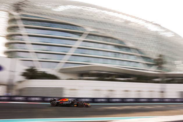 F1 - ABU DHABI GRAND PRIX 2025 01 VERSTAPPEN Max (nld), Red Bull Racing RB21, action during the 2025 Formula 1 Abu Dhabi Grand Prix, 24th round of the 2025 FIA Formula One World Championship, WM, Weltmeisterschaft from December 05 to 07, 2025 on the Yas Marina Circuit, in Abu Dhabi, United Arab Emirates - Abu DhabiUnited Arab Emirates  Copyright: xANTONINxVINCENTx