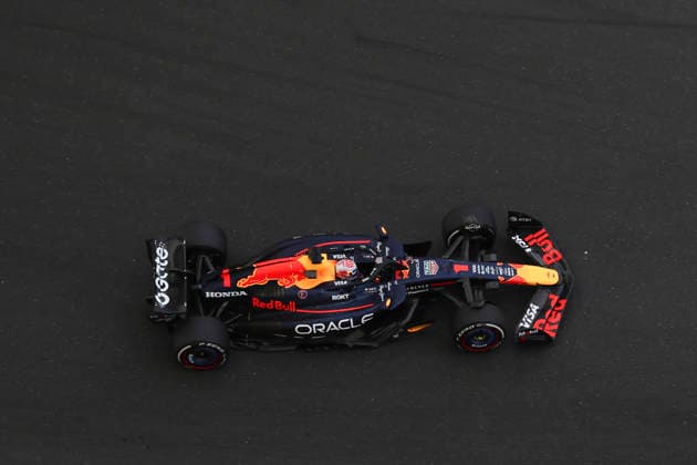 F1 Grand Prix Of Abu Dhabi 2025 - FP1 Max Verstappen of Netherlands driving the F1 race car No1, the Red Bull Racing RB21 for the Oracle Red Bull Racing Formula One Team, on track during the free practice 1 FP1 of the 2025 Formula 1 Etihad Airways Abu Dhabi Grand Prix on December 5, 2025 Abu Dhabi United Arab Emirates  Copyright: xNicolasxEconomoux originalFilename:economou-notitle251205_npfNm.jpg