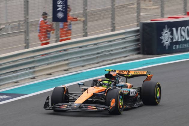F1 Grand Prix Of Abu Dhabi 2025 - FP1 Lando Norris of United Kingdom driving the F1 race car No4, the McLaren MCL39 for the McLaren Formula One Team, on track during free practice session 1 of Formula 1 Etihad Airways Abu Dhabi Grand Prix 2025 in Yas Marina Circuit, UAE on December 5, 2025 Abu Dhabi United Arab Emirates  Copyright: xNicolasxEconomoux originalFilename:economou-notitle251205_npx5N.jpg