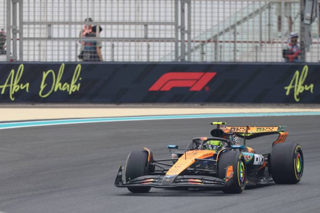 F1 Grand Prix Of Abu Dhabi 2025 - FP1 Lando Norris of United Kingdom driving the F1 race car No4, the McLaren MCL39 for the McLaren Formula One Team, on track during free practice session 1 of Formula 1 Etihad Airways Abu Dhabi Grand Prix 2025 in Yas Marina Circuit, UAE on December 5, 2025 Abu Dhabi United Arab Emirates  Copyright: xNicolasxEconomoux originalFilename:economou-notitle251205_npkYc.jpg
