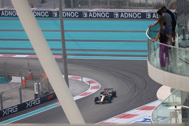 F1 Grand Prix Of Abu Dhabi 2025 - FP1 Max Verstappen of Netherlands driving the F1 race car No1, the Red Bull Racing RB21 for the Oracle Red Bull Racing Formula One Team, on track during the free practice 1 FP1 of the 2025 Formula 1 Etihad Airways Abu Dhabi Grand Prix on December 5, 2025 Abu Dhabi United Arab Emirates  Copyright: xNicolasxEconomoux originalFilename:economou-notitle251205_npNvt.jpg