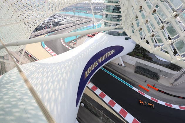 F1 Grand Prix Of Abu Dhabi 2025 - FP1 Lando Norris of United Kingdom driving the F1 race car No4, the McLaren MCL39 for the McLaren Formula One Team, on track during free practice session 1 of Formula 1 Etihad Airways Abu Dhabi Grand Prix 2025 in Yas Marina Circuit, UAE on December 5, 2025 Abu Dhabi United Arab Emirates  Copyright: xNicolasxEconomoux originalFilename:economou-notitle251205_npOSj.jpg