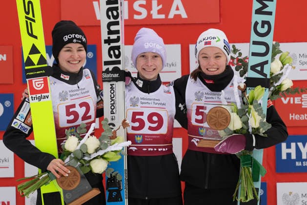 Ski jumping, Skispringen, Ski, nordisch - FIS WC Wisla WISLA,POLAND,05.DEC.25 - NORDIC SKIING, SKI JUMPING - FIS World Cup, Polish Tour, large hill, ladies. Image shows the rejoicing of Nika Vodna (SLO), Nika Prevc (SLO) and Eirin Maria Kvandal (NOR). Keywords:trophy.  GEPAxpictures xWrofoto xPiotrxHa