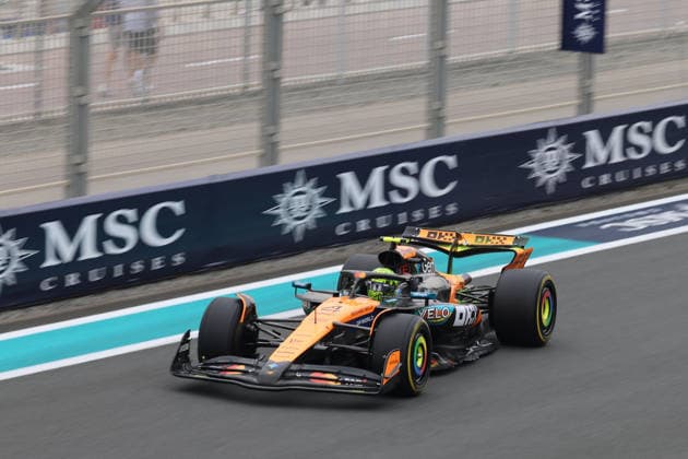 F1 Grand Prix Of Abu Dhabi 2025 - FP1 Lando Norris of United Kingdom driving the F1 race car No4, the McLaren MCL39 for the McLaren Formula One Team, on track during free practice session 1 of Formula 1 Etihad Airways Abu Dhabi Grand Prix 2025 in Yas Marina Circuit, UAE on December 5, 2025 Abu Dhabi United Arab Emirates  Copyright: xNicolasxEconomoux originalFilename:economou-notitle251205_npIdz.jpg