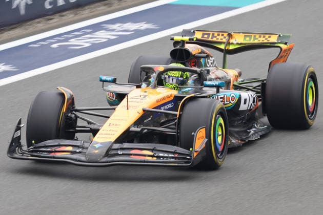 F1 Grand Prix Of Abu Dhabi 2025 - FP1 Lando Norris of United Kingdom driving the F1 race car No4, the McLaren MCL39 for the McLaren Formula One Team, on track during free practice session 1 of Formula 1 Etihad Airways Abu Dhabi Grand Prix 2025 in Yas Marina Circuit, UAE on December 5, 2025 Abu Dhabi United Arab Emirates  Copyright: xNicolasxEconomoux originalFilename:economou-notitle251205_npUXK.jpg