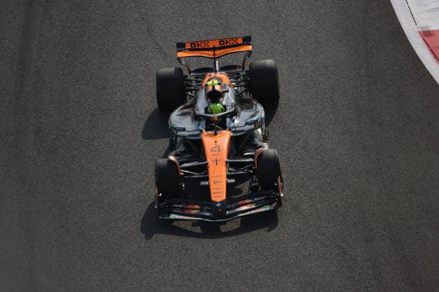F1 Grand Prix Of Abu Dhabi 2025 - FP1 Lando Norris of United Kingdom driving the F1 race car No4, the McLaren MCL39 for the McLaren Formula One Team, on track during free practice session 1 of Formula 1 Etihad Airways Abu Dhabi Grand Prix 2025 in Yas Marina Circuit, UAE on December 5, 2025 Abu Dhabi United Arab Emirates  Copyright: xNicolasxEconomoux originalFilename:economou-notitle251205_npH7i.jpg