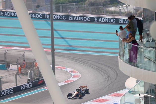 F1 Grand Prix Of Abu Dhabi 2025 - FP1 Lando Norris of United Kingdom driving the F1 race car No4, the McLaren MCL39 for the McLaren Formula One Team, on track during free practice session 1 of Formula 1 Etihad Airways Abu Dhabi Grand Prix 2025 in Yas Marina Circuit, UAE on December 5, 2025 Abu Dhabi United Arab Emirates  Copyright: xNicolasxEconomoux originalFilename:economou-notitle251205_npzwn.jpg