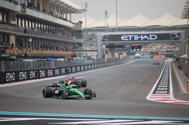 Gabriel Bortoleto (Stake F1 Team Kick Sauber, 05), Arthur Leclerc (Scuderia Ferrari HP, Ersatzfahrer), FP1, Free Practice 1, Freies Training 1, ARE, Formel 1 Weltmeisterschaft, Abu Dhabi Grand Prix, Yas Marina Circuit, Friday, 05.12.2025 ARE, Formel 1 Weltmeisterschaft, Abu Dhabi Grand Prix, Vereinigte Arabische Emirate, Yas Marina Circuit, 05.12.2025 Abu Dhabi Copyright: xEibner-Pressefoto AnnikaxGrafx EP_AGF