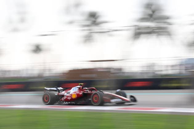 Arthur Leclerc (Scuderia Ferrari HP, Ersatzfahrer), FP1, Free Practice 1, Freies Training 1, ARE, Formel 1 Weltmeisterschaft, Abu Dhabi Grand Prix, Yas Marina Circuit, Friday, 05.12.2025 ARE, Formel 1 Weltmeisterschaft, Abu Dhabi Grand Prix, Vereinigte Arabische Emirate, Yas Marina Circuit, 05.12.2025 Abu Dhabi Copyright: xEibner-Pressefoto AnnikaxGrafx EP_AGF