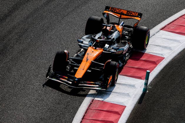 Patricio O Ward of Mexico and McLaren , Practice, F1 Grand Prix of Abu Dhabi, am 05. December 2025 in , . (Foto von Diogo Cardoso DeFodi Images) Patricio O Ward of Mexico and McLaren , Practice, F1 Grand Prix of Abu Dhabi, on December 5, 2025 in , . (Photo by Diogo Cardoso DeFodi Images)